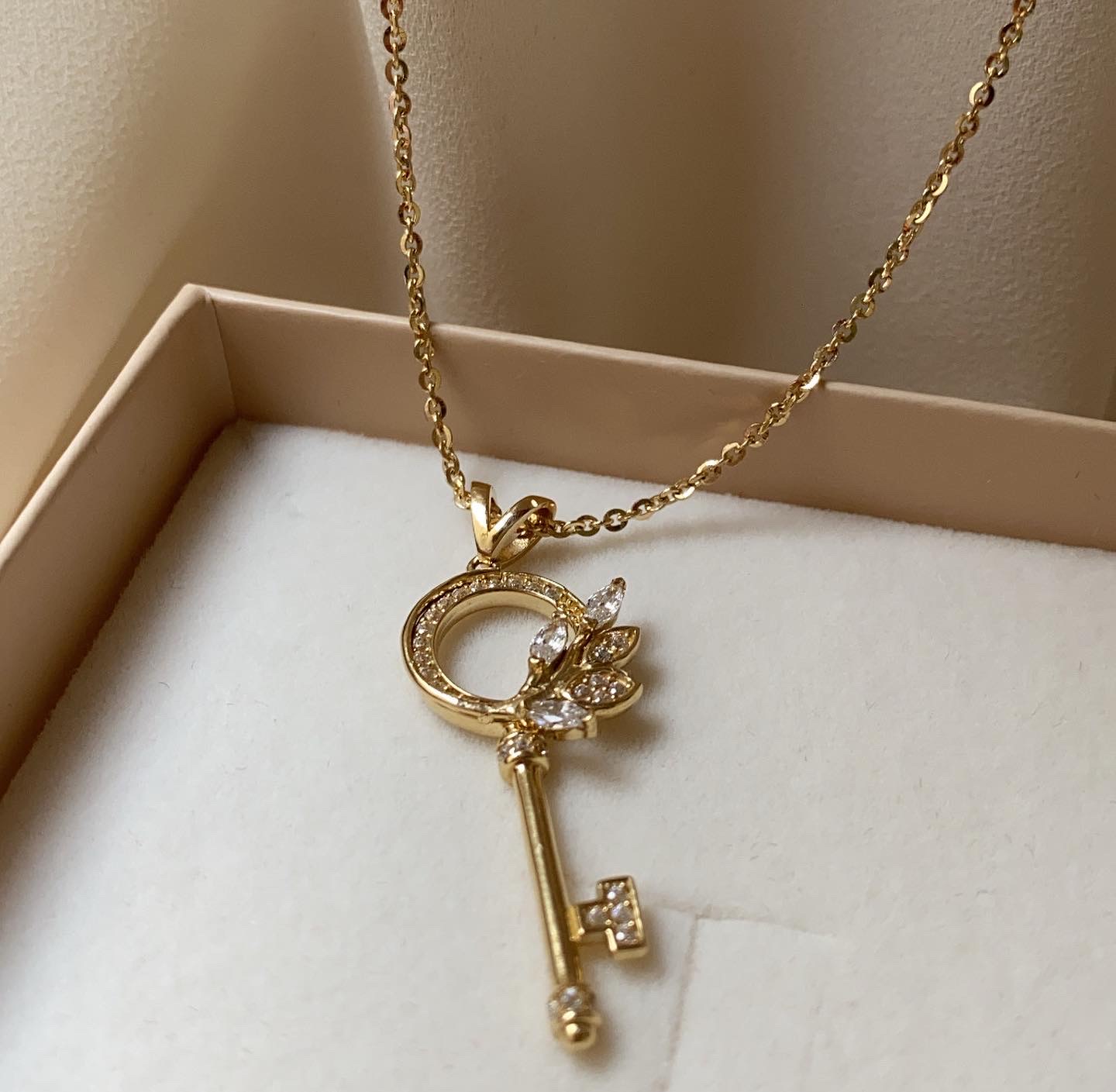 Stefani Key Necklace in 18k Gold